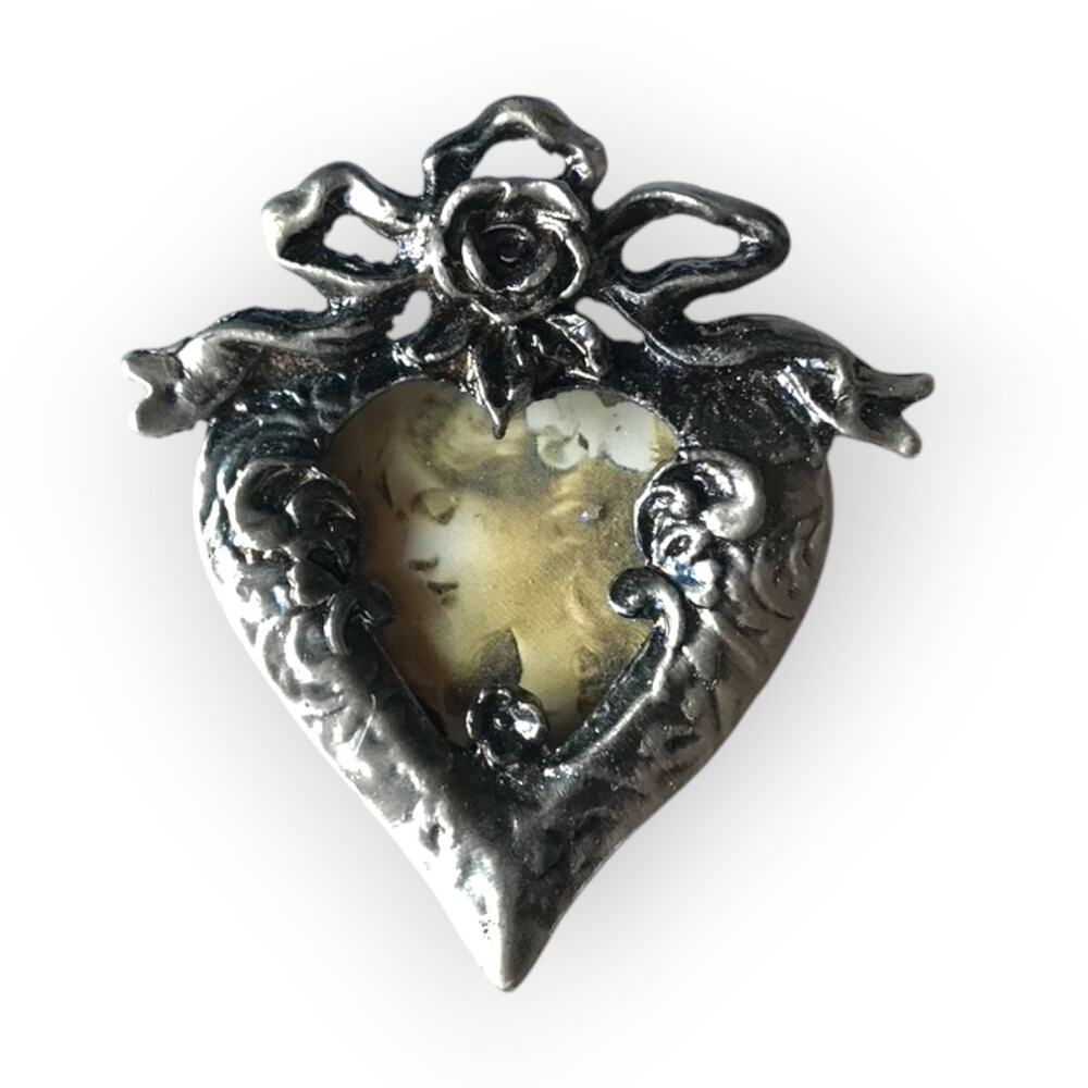 Victorian style heart pewter tone photo / portrait holder pin